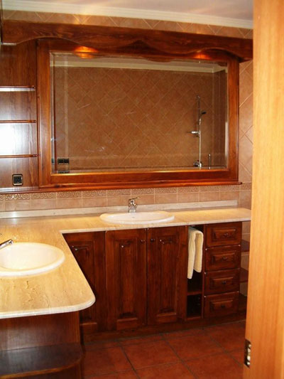 Mueble de baño rustico con lavabo integrado de granito