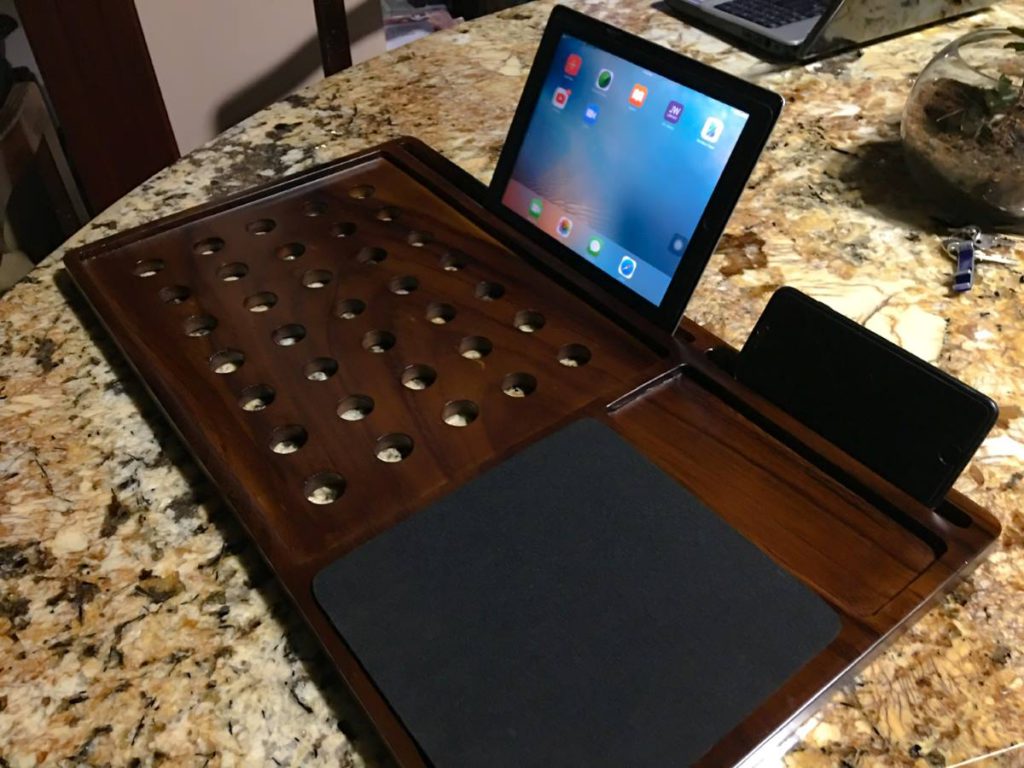 Muebles- Escritorio de madera personalizado para laptop